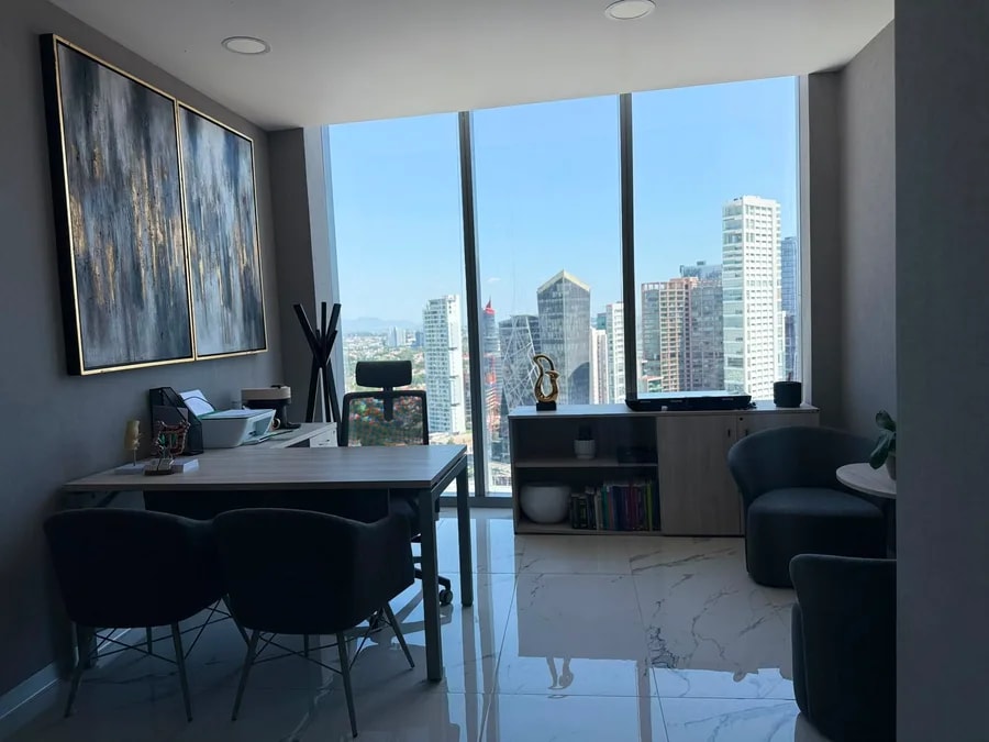 Consultorio privado del Dr. Sánchez Juárez con vista a la ciudad