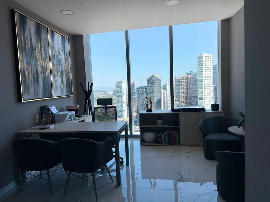 Consultorio privado del Dr. Sánchez Juárez con vista a la ciudad